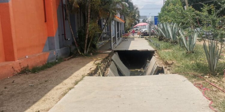 Andador del Sol, “eclipsado” por fractura y caída de loza sobre un canal