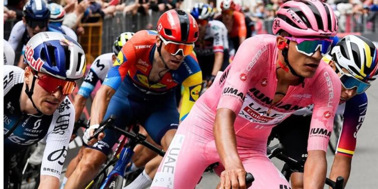 Del Toro llega segundo, pero sigue de líder en el Giro de Italia