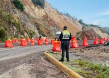 Cierran circulación vial en autopista Cuacnopalan-Oaxaca (570)