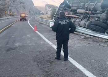 Mitla-Tehuantepec sigue cerrada tras volcadura de pipa; te decimos dónde desviarte