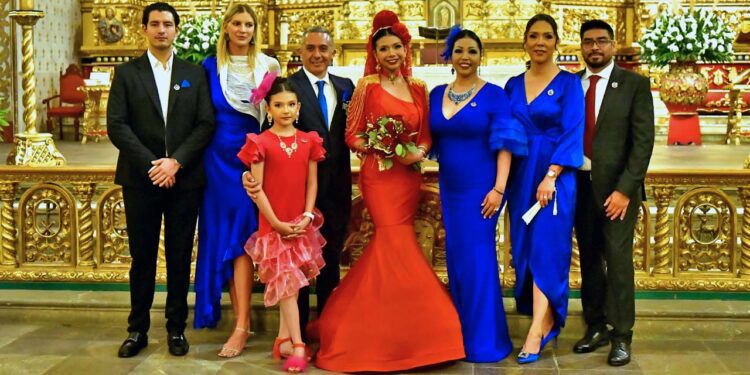 Fotos: Rubén Morales // Renata disfrutó de la compañía de sus padres y padrinos.