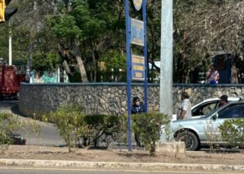El accidente se suscitó cuando circulaba por el bulevar Tierra del Sol.