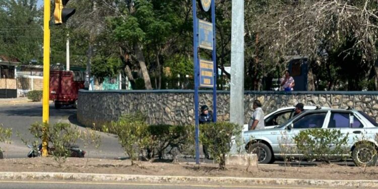 El accidente se suscitó cuando circulaba por el bulevar Tierra del Sol.