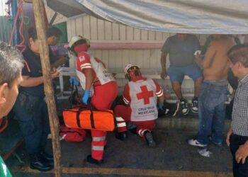 El afectado fue estabilizado por paramédicos de la Cruz Roja.