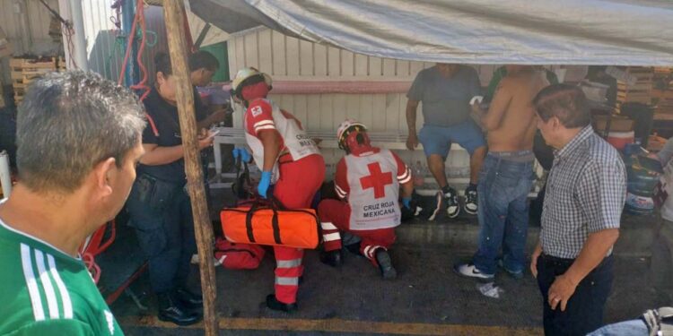 El afectado fue estabilizado por paramédicos de la Cruz Roja.