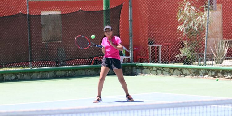 Foto: Leobardo García Reyes // El Club Misión de los Ángeles convoca a su torneo de tenis.