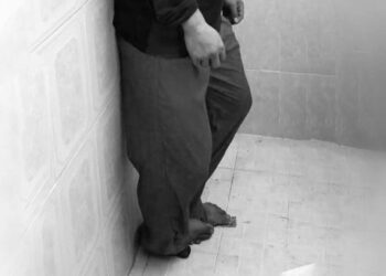 El hombre llevaba al menos 24 horas de fallecido, según los paramédicos.