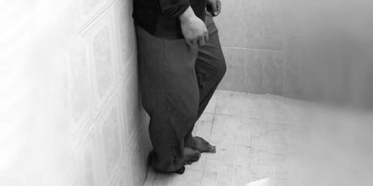 El hombre llevaba al menos 24 horas de fallecido, según los paramédicos.