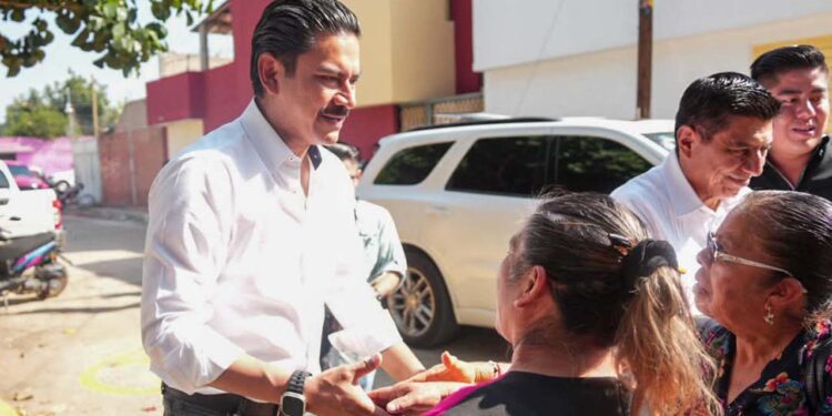 Foto: cortesía // El presidente municipal, Ray Chagoya recorre agencias y colonias de la capital.