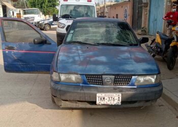 El vehículo estaba estacionado en la calle.