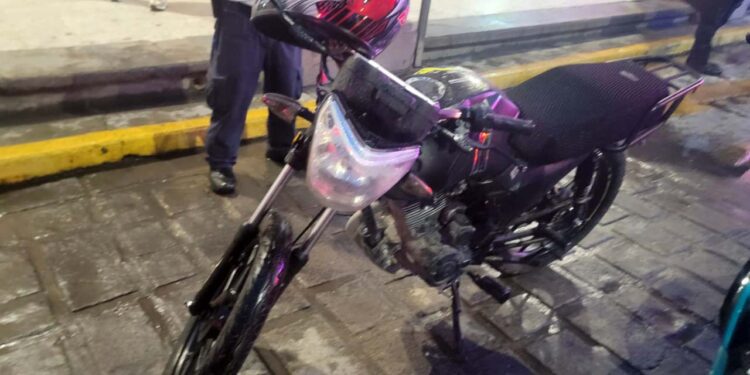 Elementos de Vialidad aseguraron la motocicleta.