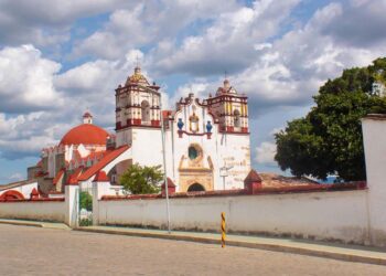 El bellísimo el Templo de La Natividad en Teotitlán del Valle, tierra de los tapetes por excelencia.