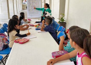 Este espacio de aprendizaje nace con el propósito de rescatar, valorar y transmitir las raíces de la cultura del mixteca.