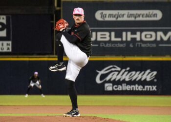 Foto: Leobardo García Reyes // Guerreros de Oaxaca pierde el primer partido de la serie con los Pericos del Puebla.