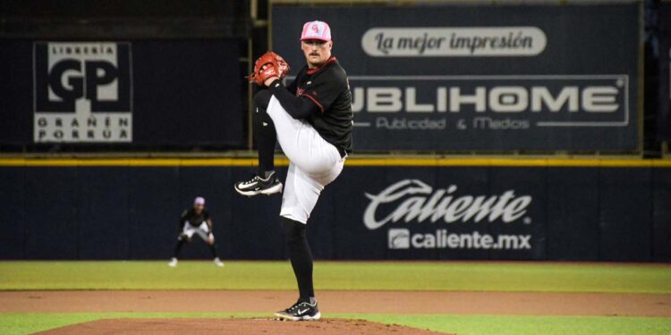 Foto: Leobardo García Reyes // Guerreros de Oaxaca pierde el primer partido de la serie con los Pericos del Puebla.