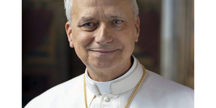 Vaticano publica la foto oficial del papa León XIV y el escudo que utilizará en su pontificado, ¿qué significa?