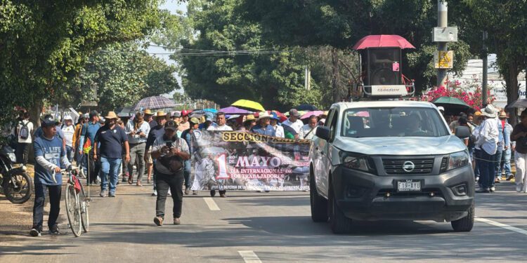 “¡El paro es culpa del Estado!”; avanza marcha de la Sección 22