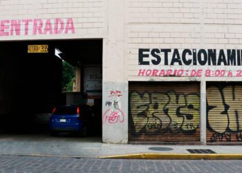 Obligan a estacionamientos reservar 10% de espacios para discapacitados