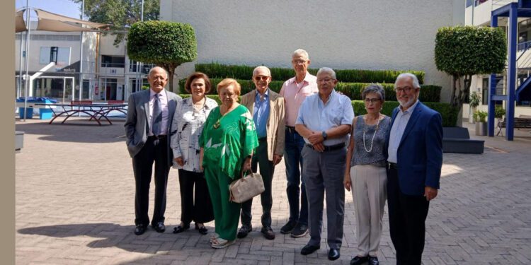 Celebran egresados 55 años de la carrera de odontología en la UNITEC