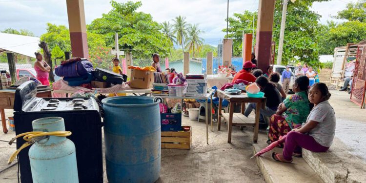 John, huracán zombie. Obligó a ayudar a 10 mil viviendas en Oaxaca
