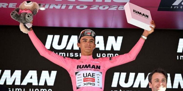 Isaac del Toro hace historia: Primer mexicano en vestir la Maglia Rosa en el Giro de Italia