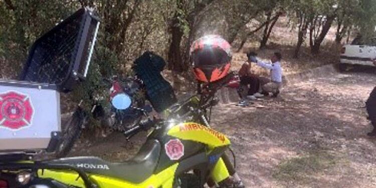 Joven sufre accidente de motocicleta.