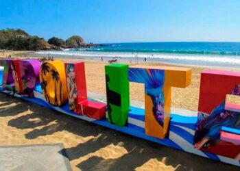 Zipolite ¿con taparrabos?; buscan evitar excesos