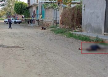 La policía acordonó la zona del crimen para realizar las primeras diligencias.