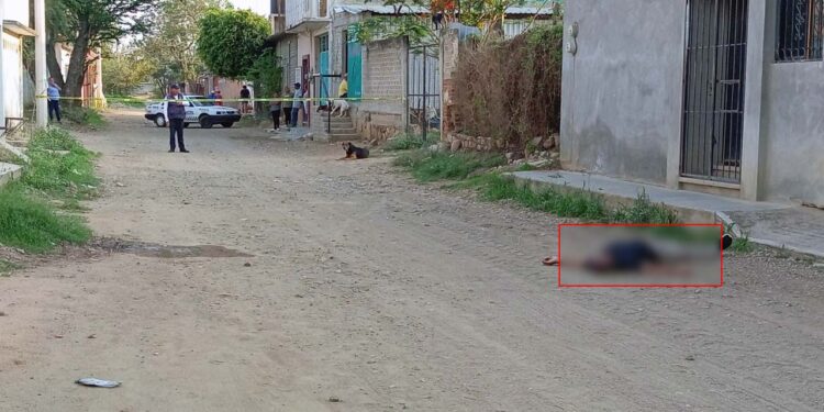 La policía acordonó la zona del crimen para realizar las primeras diligencias.