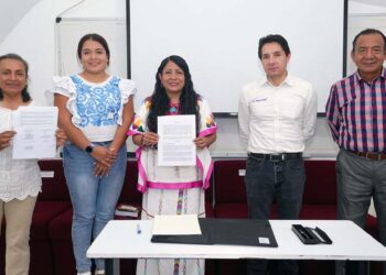 Foto: cortesía // La presidenta municipal de Xoxocotlán, Nancy Benítez Zárate, anuncia la campaña de separación de basura orgánica e inorgánica en escuelas y comunidades.