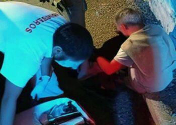 Los dos jóvenes fueron agredidos a golpes y con patinetas.