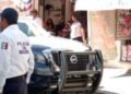 Los policías abordaron al joven para cuestionarle por su acción.