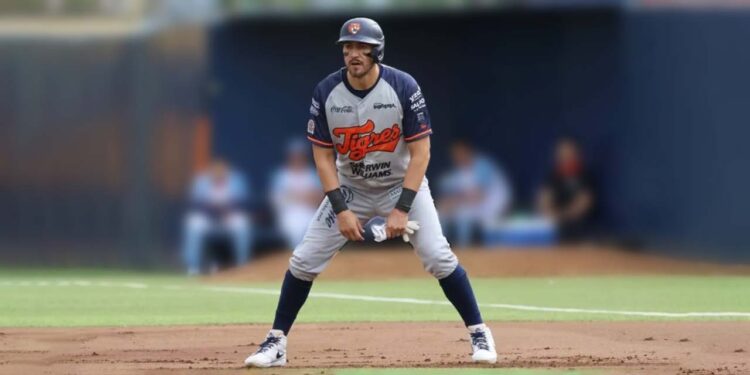 Los Tigres fabricaron rally de seis carreras en la alta de la novena entrada.