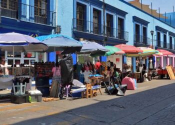 La reubicación a cargo del ayuntamiento generó la inconformidad de varios comerciantes en vía pública.