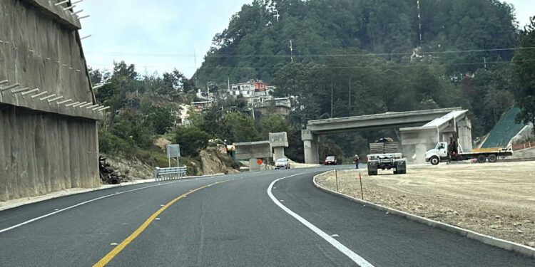Mitla Tehuantepec, en “zona de obras” laboran en al menos 5 puntos