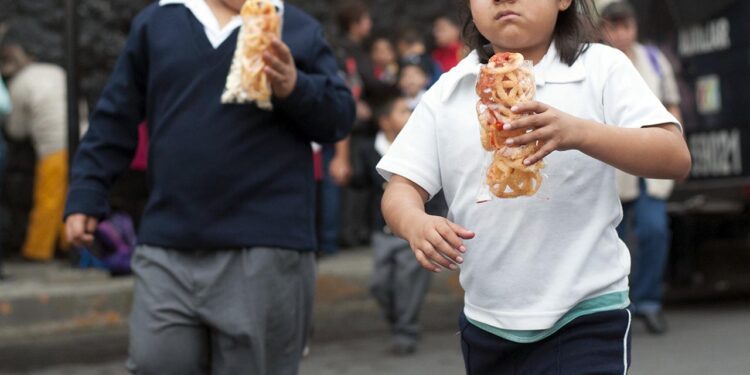 Alerta en México: 39% de niñas y niños tienen obesidad y 38% presentan debilidad visual