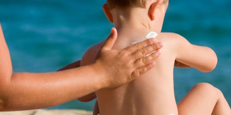 ¿Cuál es el mejor protector solar para niños? Profeco tiene la mejor opción