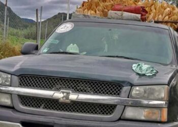 Roban camioneta en plantel Conalep.