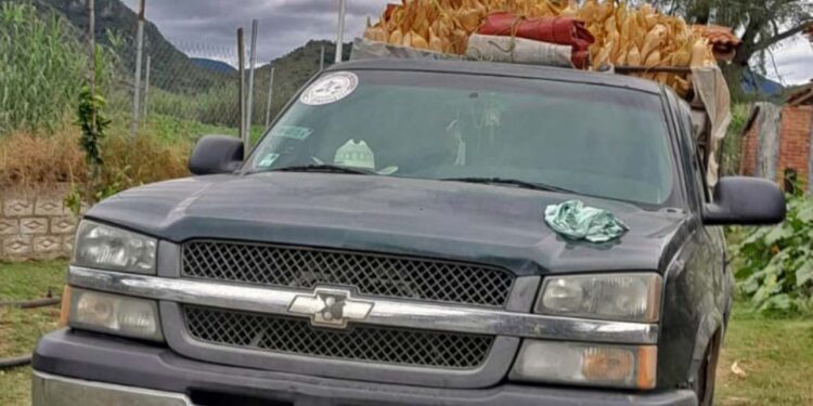 Roban camioneta en plantel Conalep.