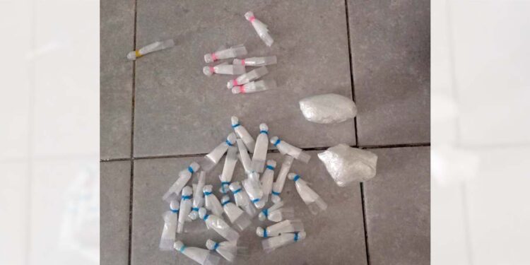 Sorprenden a joven con 32 dosis de droga.