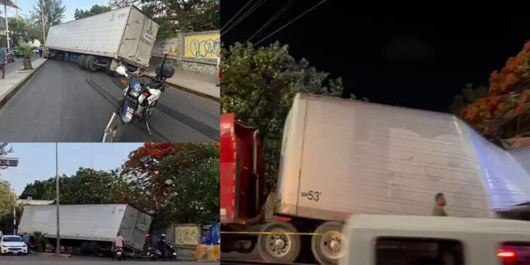 Tráiler se queda a “descansar” 17 horas en el bulevar Vasconcelos