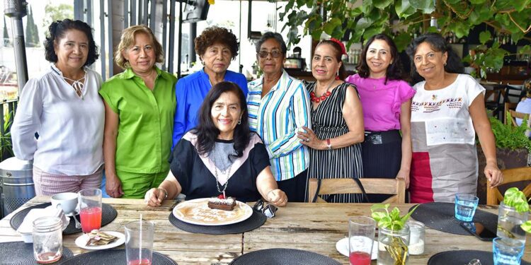 Fotos: Rubén Morales // Vivió una celebración inolvidable al lado de sus primas.