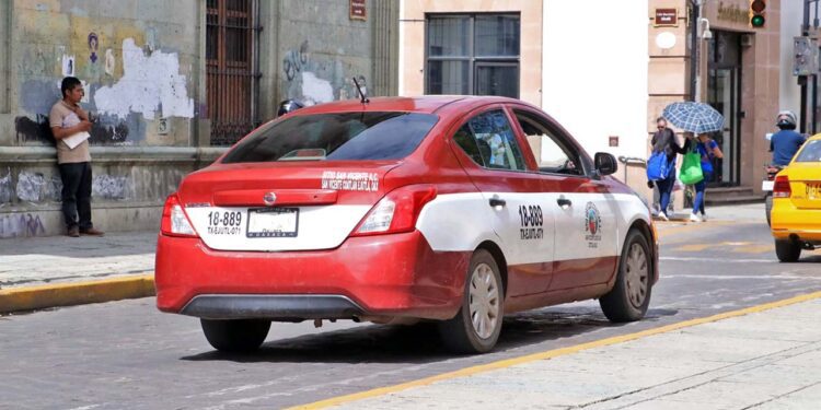 Foto: Adrián Gaytán // Aplican 512 sanciones por diversas irregularidades al transporte público que opera en la Zona Metropolitana de Oaxaca.