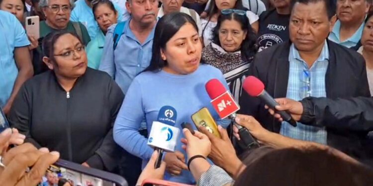 S-22-CNTE mantiene plantón; a consulta de las bases acciones a seguir