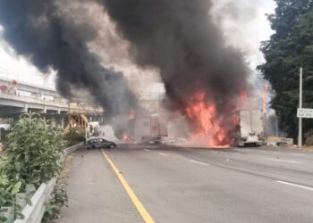 Explosión e incendio sobre la México-Toluca: tráiler y camión de carga colisionan en Ocoyoacac