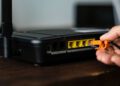 ¿Tus vecinos te roban el WiFi? Así puedes saberlo y proteger tu red