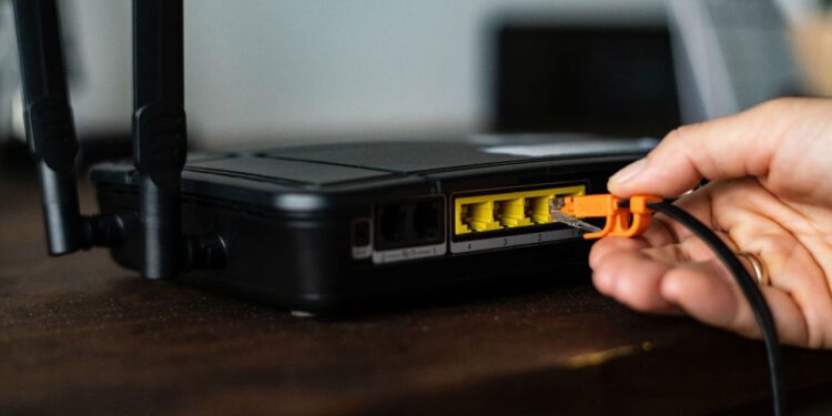 ¿Tus vecinos te roban el WiFi? Así puedes saberlo y proteger tu red
