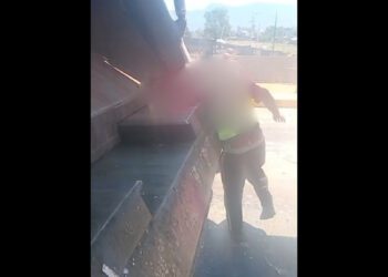 “Gritos y desesperación”: Prensa hidráulica atrapa mano de empleado de limpia en Oaxaca de Juárez