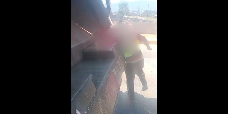 “Gritos y desesperación”: Prensa hidráulica atrapa mano de empleado de limpia en Oaxaca de Juárez