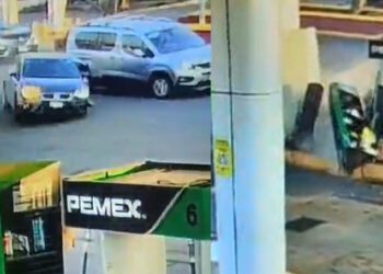  VIDEO | ¡Ixcotel al borde de la tragedia! Irresponsable provoca choque en gasolinera; video lo delata